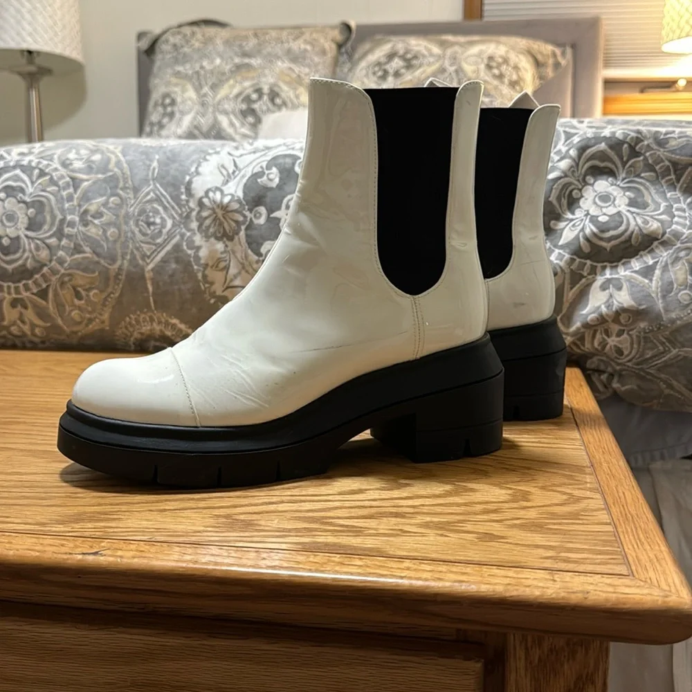 Stuart Weitzman SoHo Chelsea Bootie - Picture 1 of 1